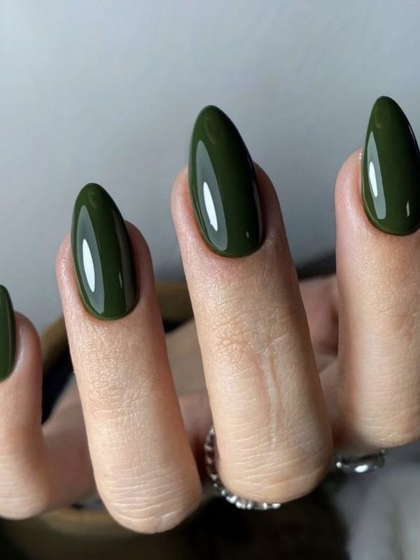 emerald green nails