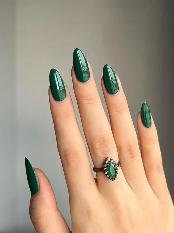 emerald green nails